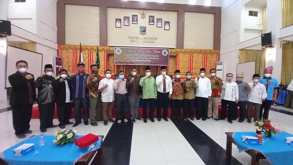 pembukaan dan serah terima peserta Kuliah Kerja Nyata (KKN) Melayu Serumpun di Kabupaten Padang Pariaman.